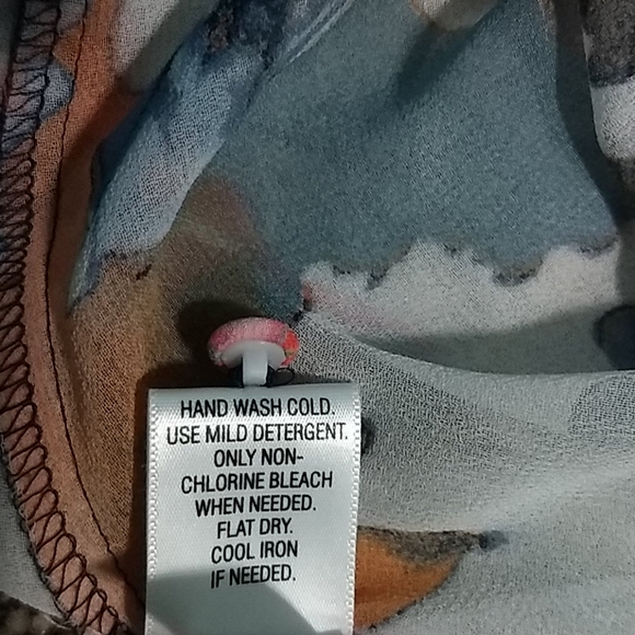 Vera Wang multicolored sleeveless blouse - Picture 9 of 9